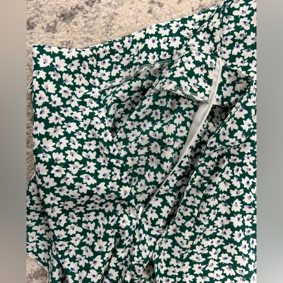 SHEIN green and white florals ruffled skirt size L NWOT - Picture 5 of 5